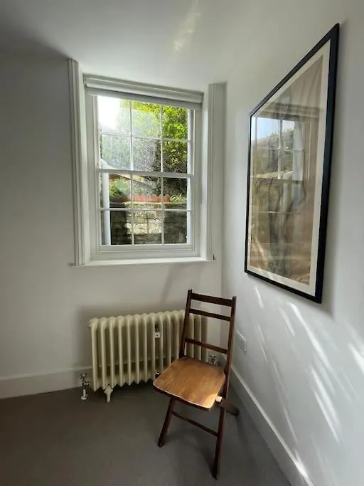 Perfect Brighton Getaway Near Beach, Town, Station Apartament