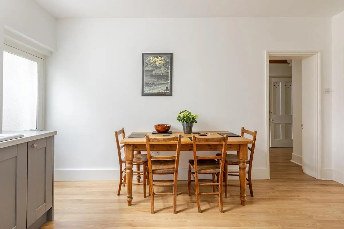 Perfect Brighton Getaway Near Beach, Town, Station 아파트