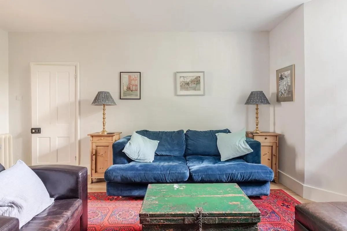 Perfect Brighton Getaway Near Beach, Town, Station 0*,