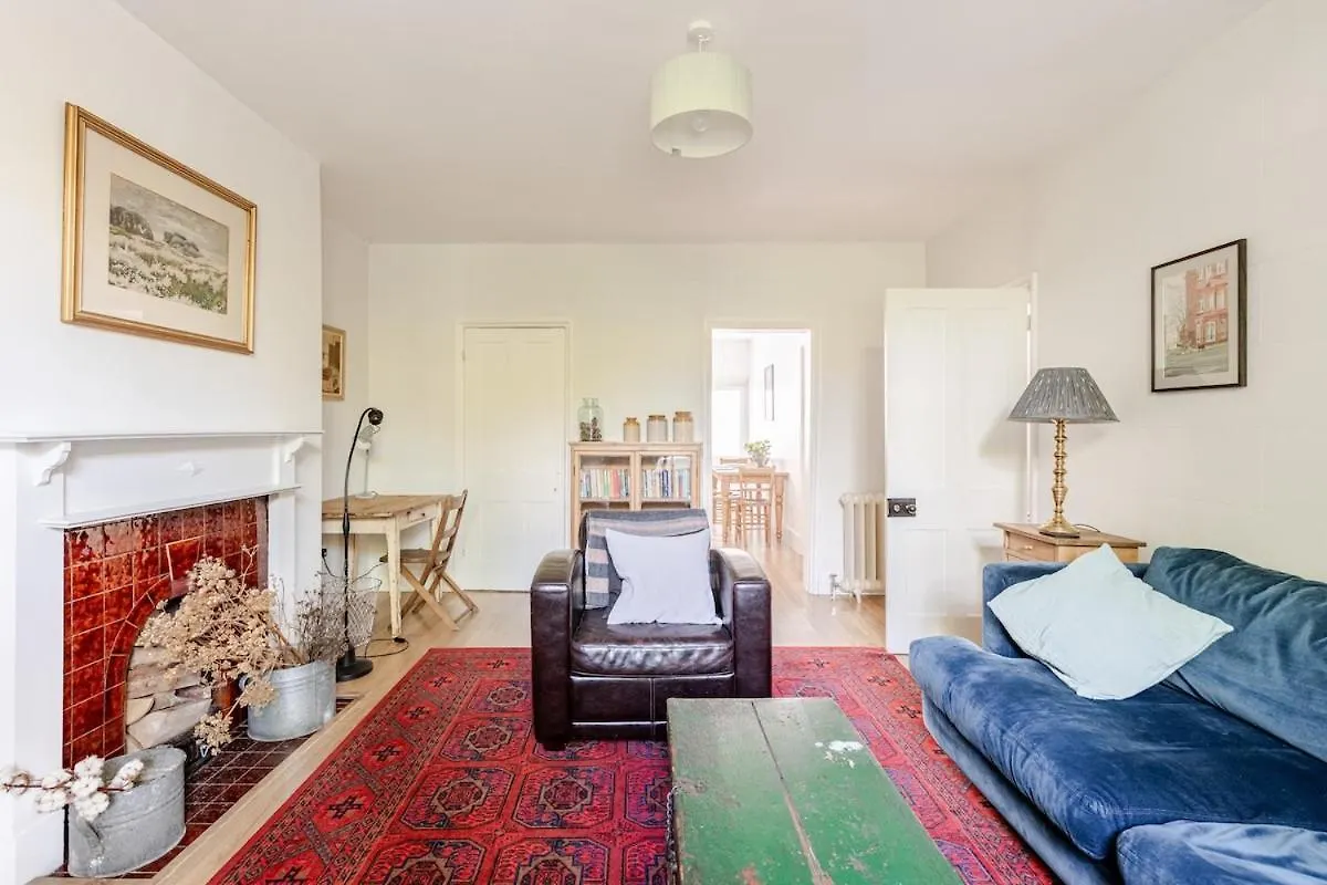 Perfect Brighton Getaway Near Beach, Town, Station Apartament