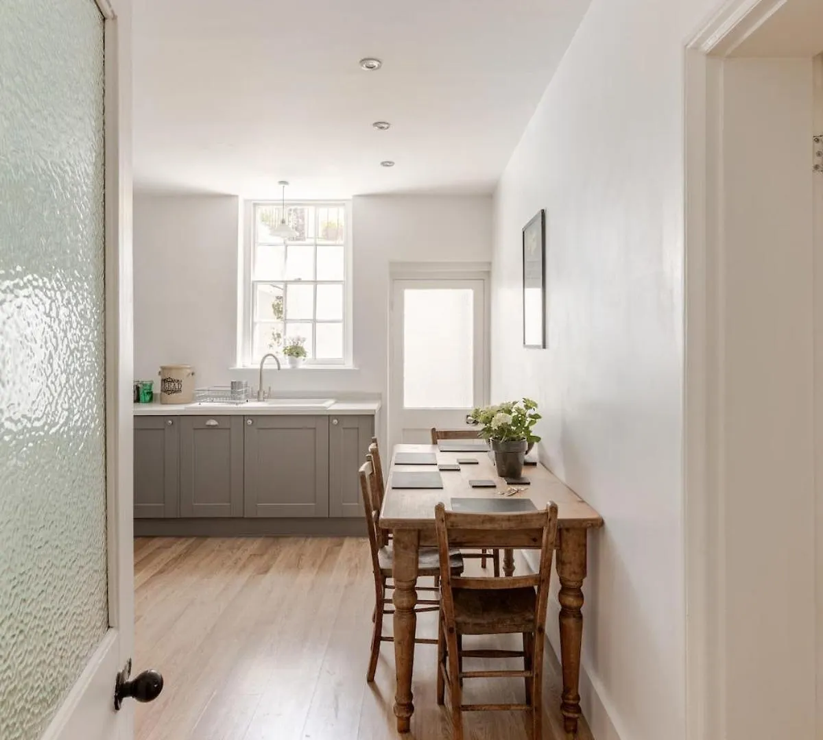 Perfect Brighton Getaway Near Beach, Town, Station Apartament