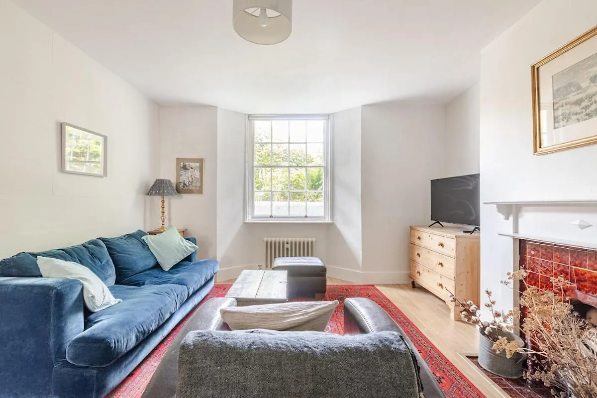 Perfect Brighton Getaway Near Beach, Town, Station