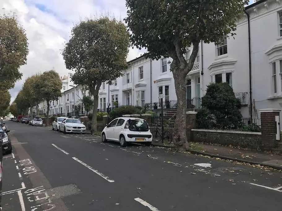 Perfect Brighton Getaway Near Beach, Town, Station 0*,