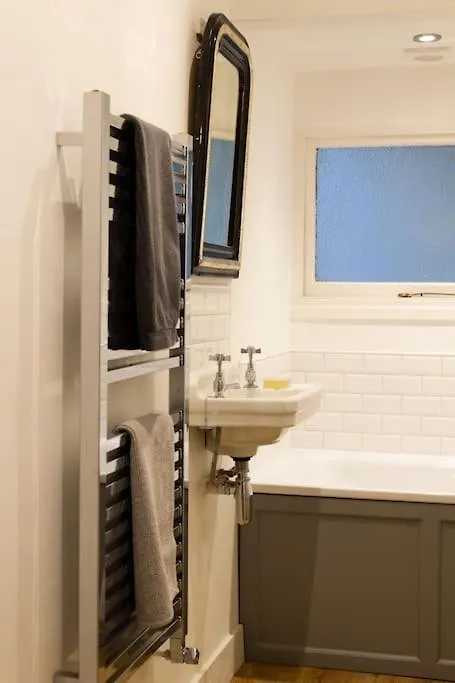 Apartment Perfect Brighton Getaway Near Beach, Town, Station