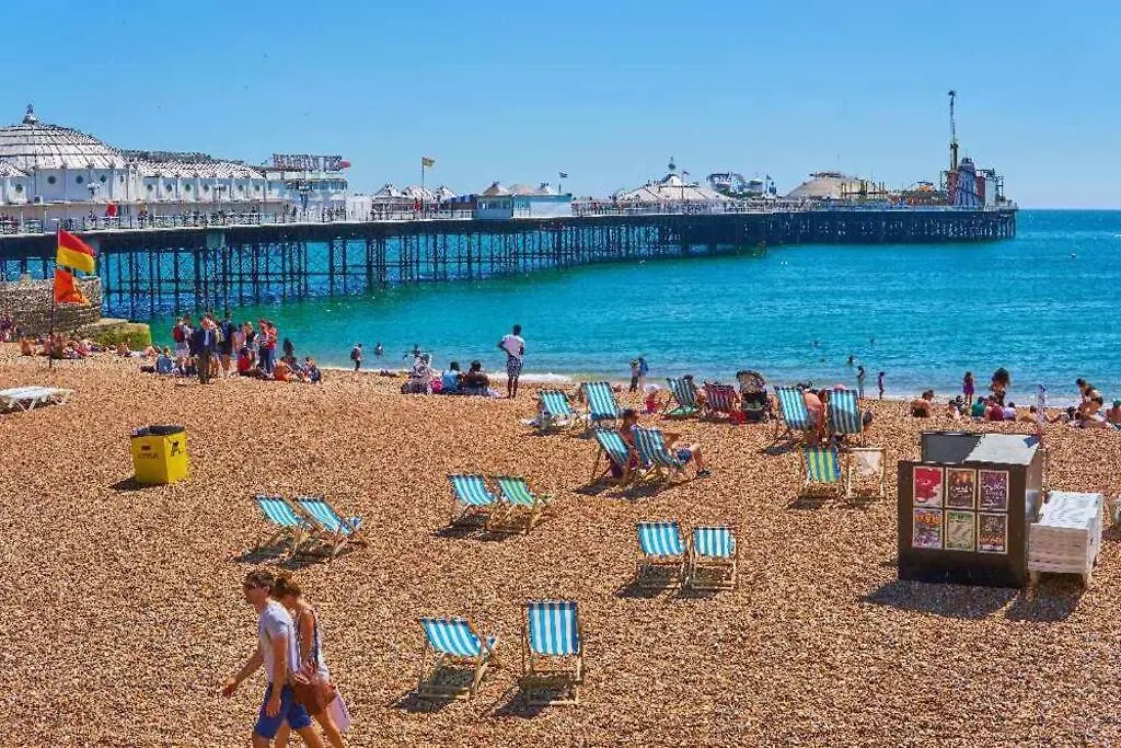 Perfect Brighton Getaway Near Beach, Town, Station contacts
