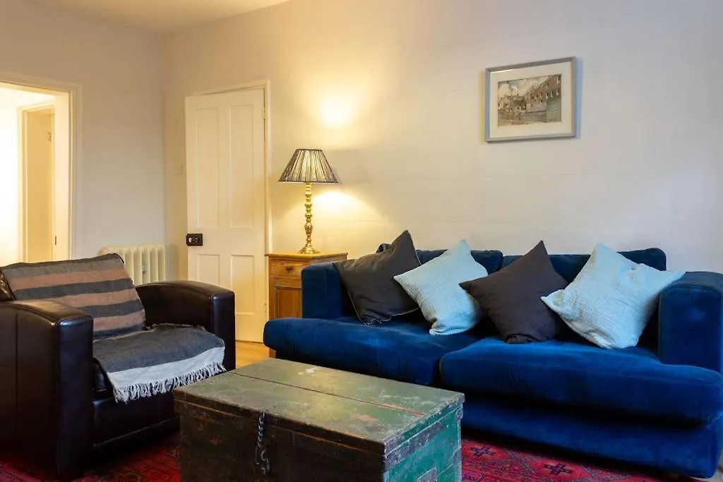 Apartment Perfect Brighton Getaway Near Beach, Town, Station