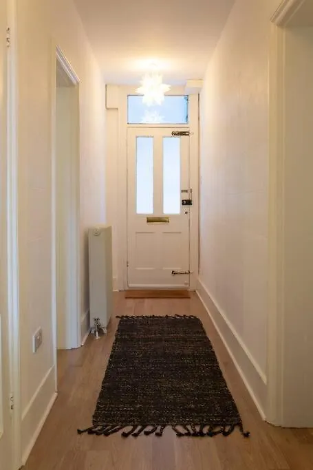 Apartment Perfect Brighton Getaway Near Beach, Town, Station