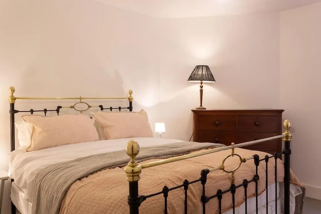 Perfect Brighton Getaway Near Beach, Town, Station 0*,  United Kingdom