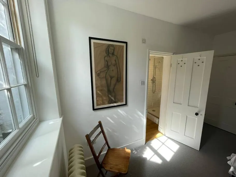 Perfect Brighton Getaway Near Beach, Town, Station