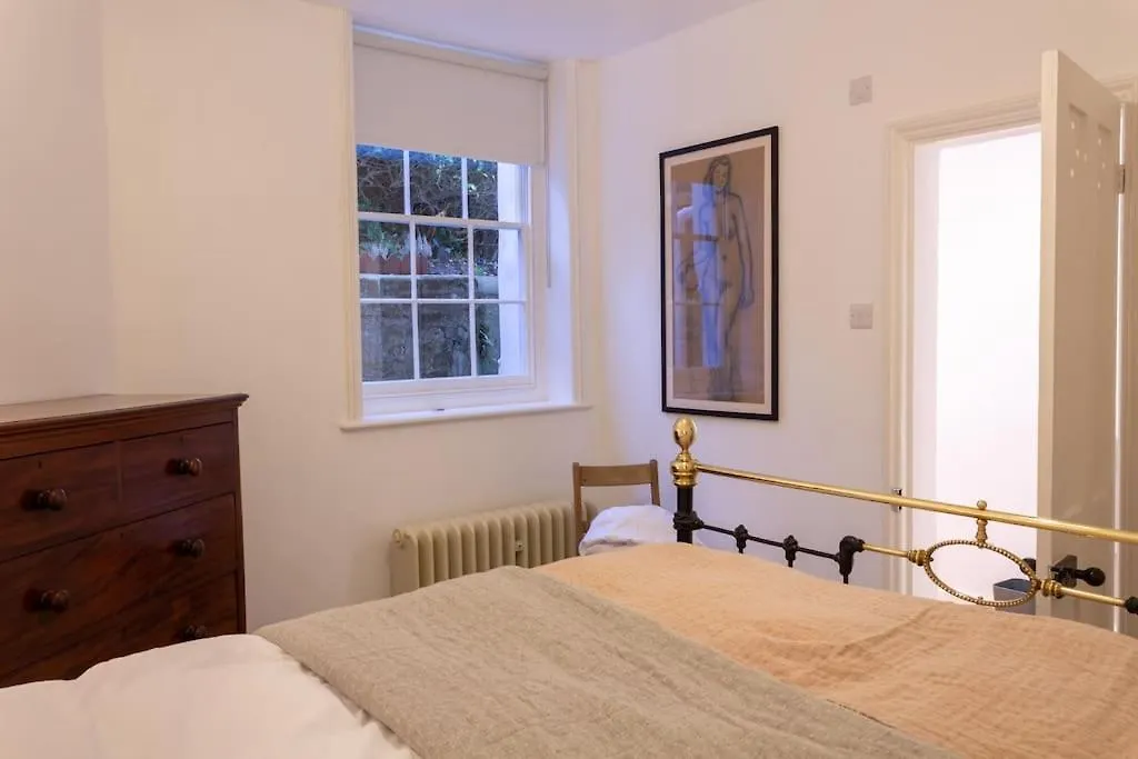 Perfect Brighton Getaway Near Beach, Town, Station