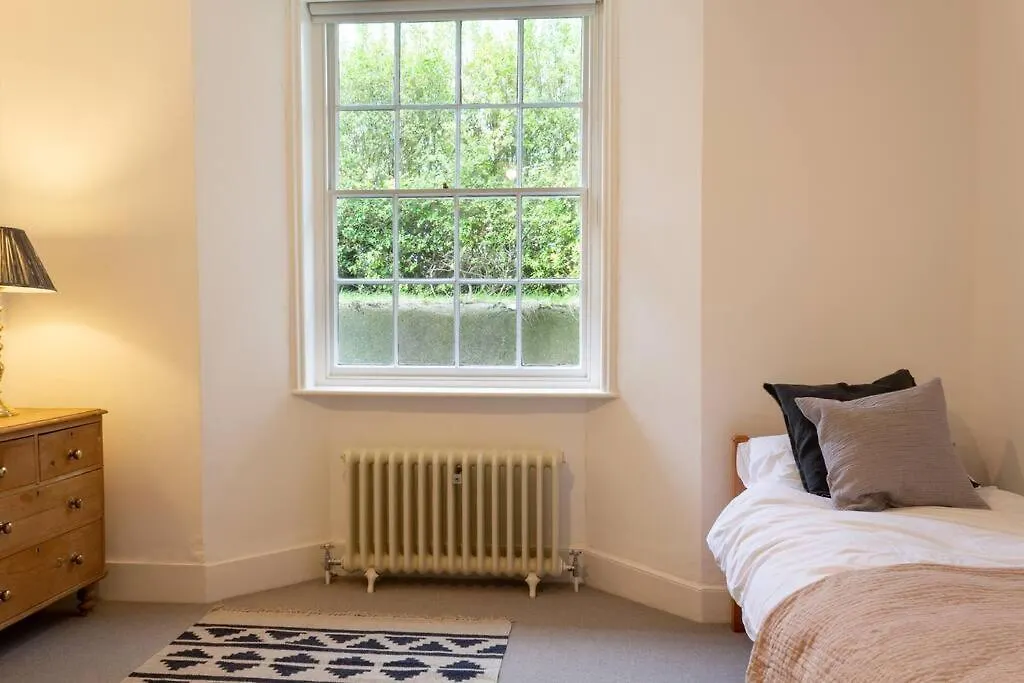 Perfect Brighton Getaway Near Beach, Town, Station